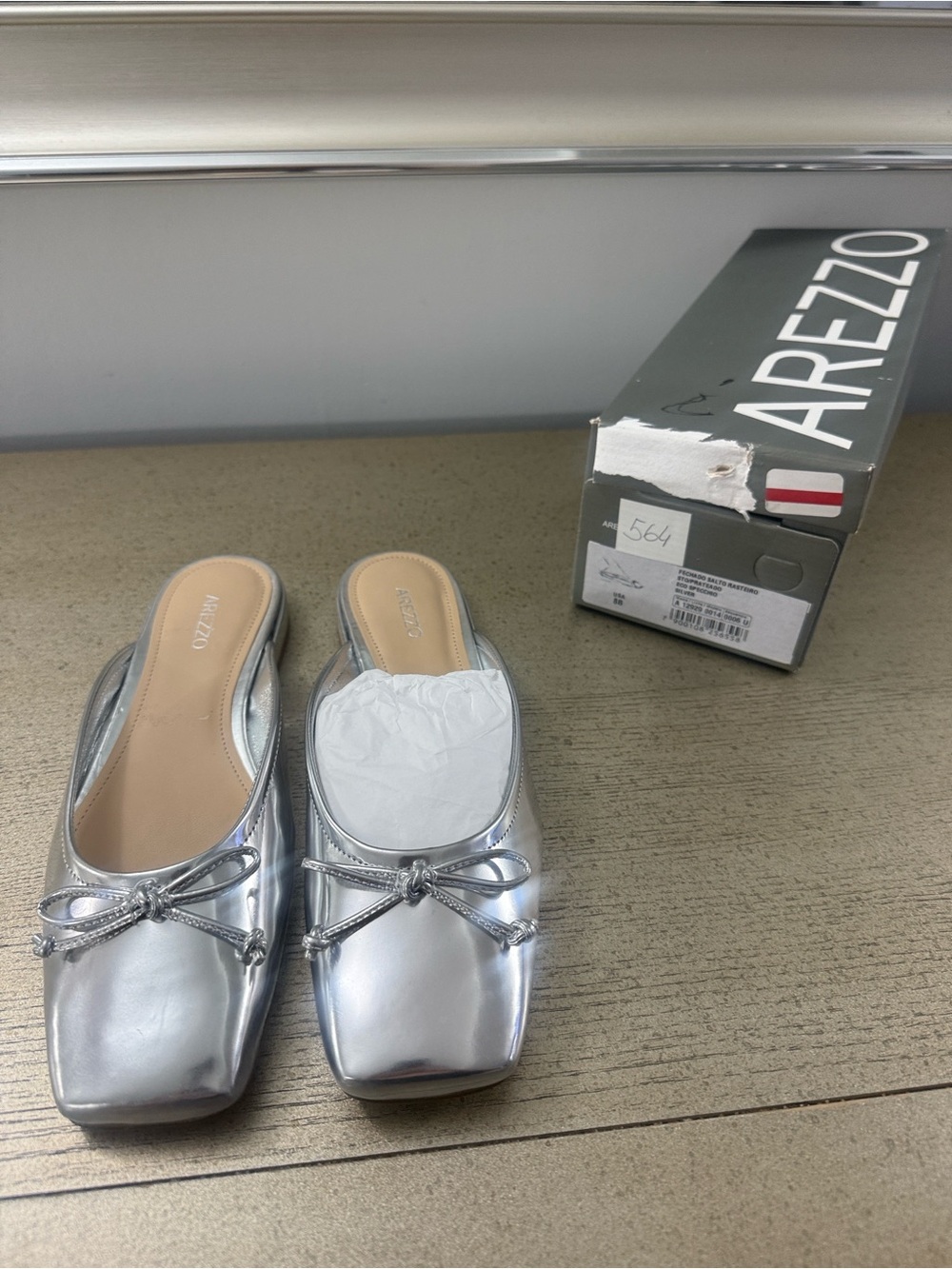 Arezzo Fechado Salto Rasteiro Sto/ Prateado Eco Specchio Silver Mules Slip on 8B